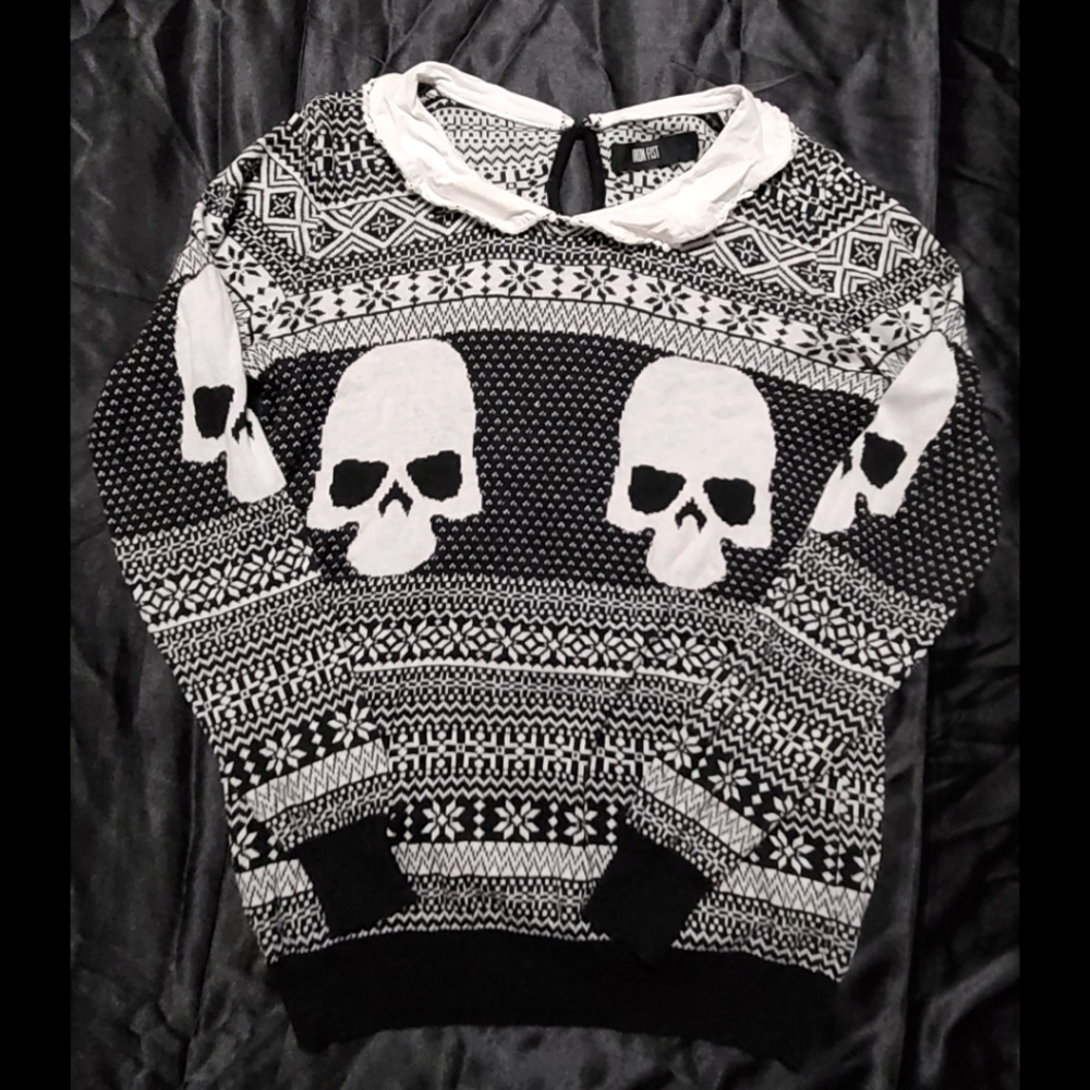 💀❄️ IRON FIST Fatigued Skull Holiday Sweater